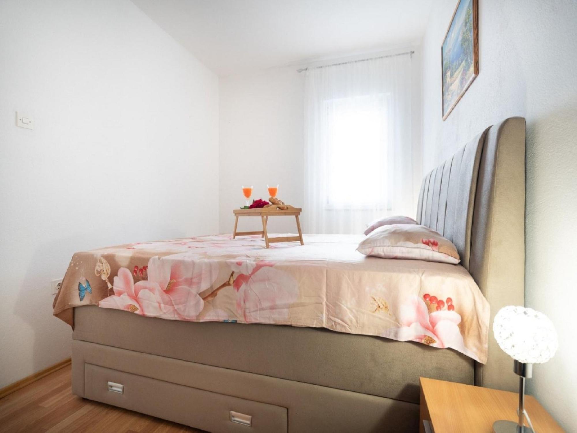 Apartments Milic - One Bedroom Apartment With Sea View And Terrace Горни Карин Екстериор снимка