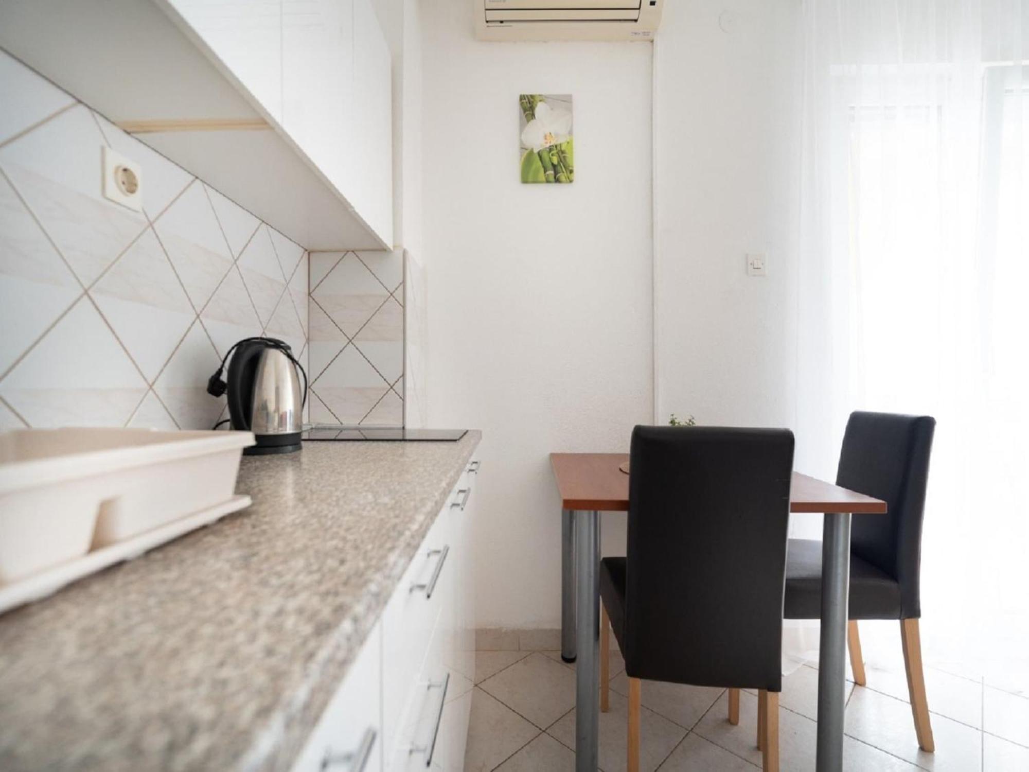 Apartments Milic - One Bedroom Apartment With Sea View And Terrace Горни Карин Екстериор снимка