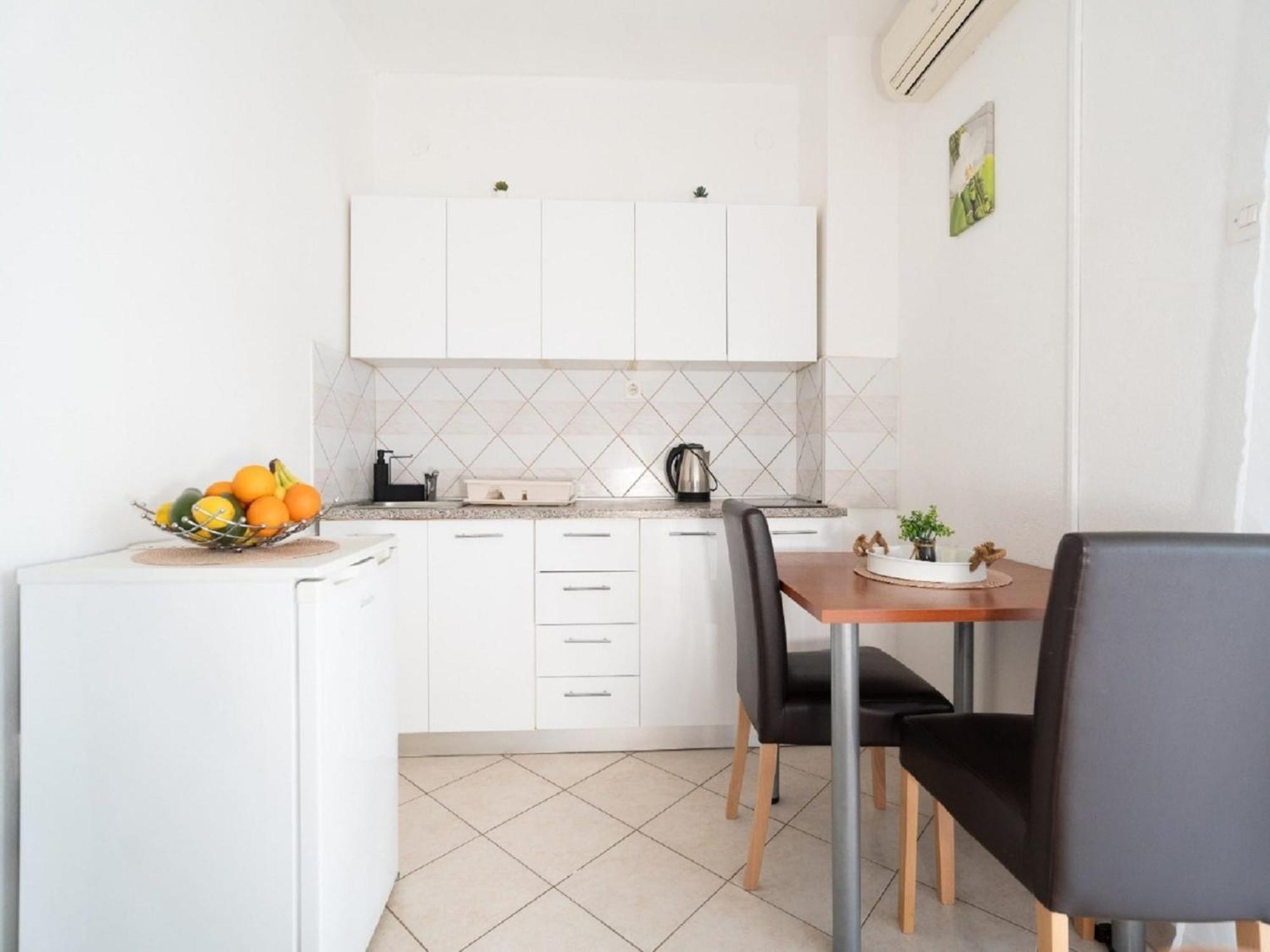 Apartments Milic - One Bedroom Apartment With Sea View And Terrace Горни Карин Екстериор снимка