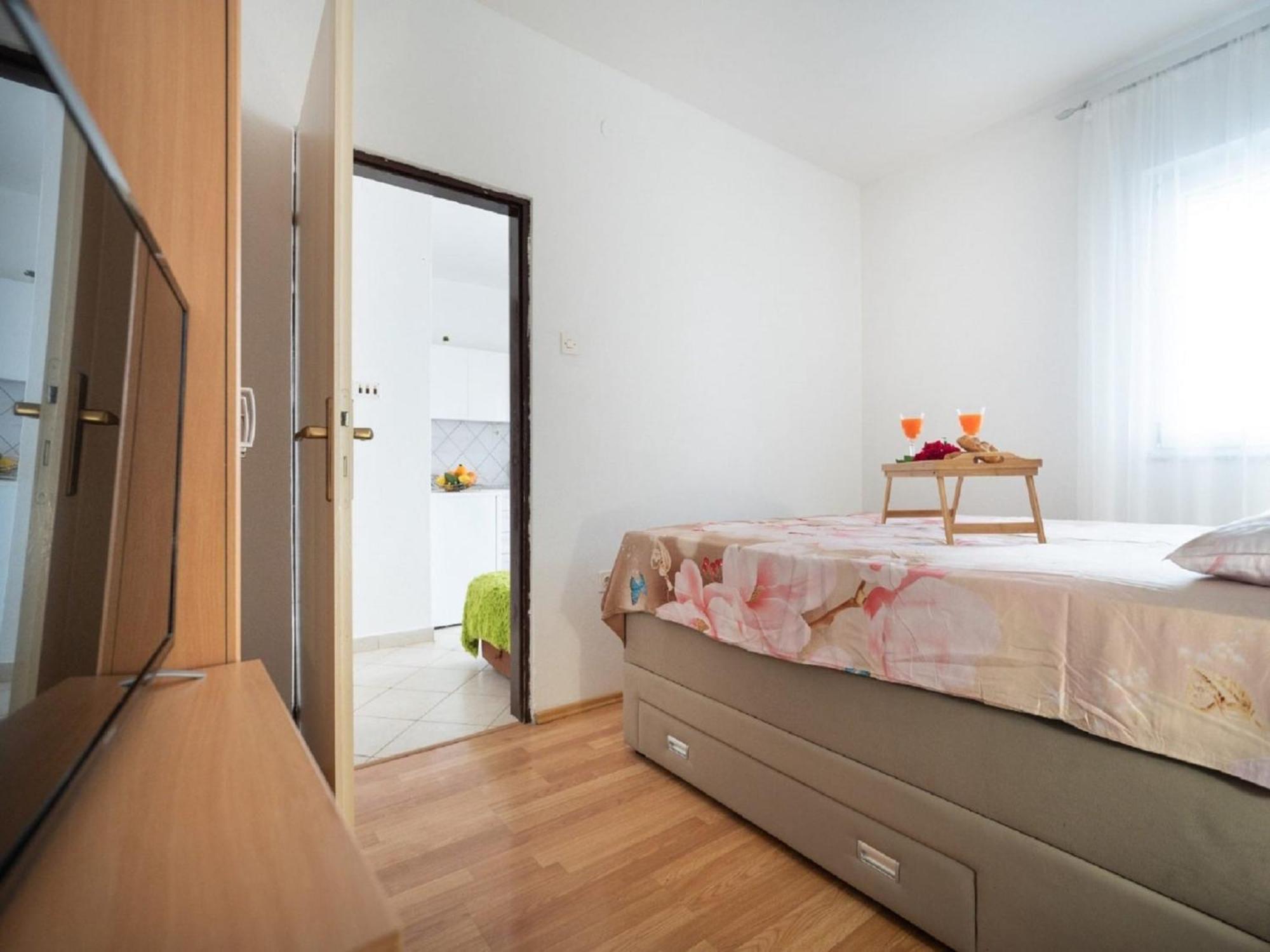 Apartments Milic - One Bedroom Apartment With Sea View And Terrace Горни Карин Екстериор снимка